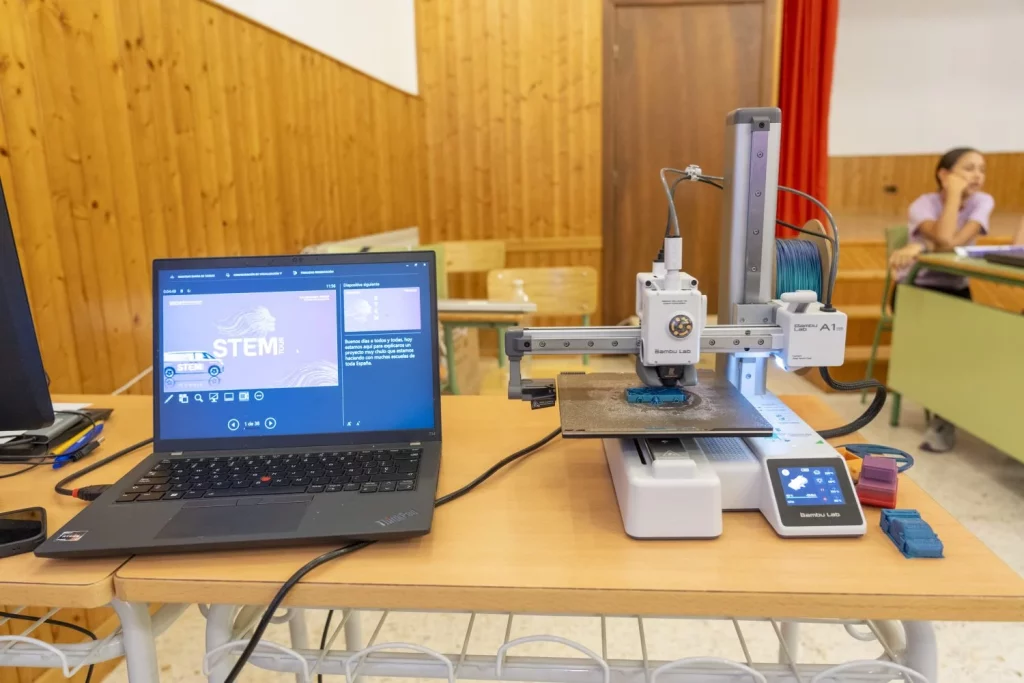 Este Volkswagen ID. Buzz abre las puertas de la ciencia a niños y niñas de entornos rurales 10 Motor16 Este Volkswagen ID. Buzz abre las puertas de la ciencia a niños y niñas de entornos rurales