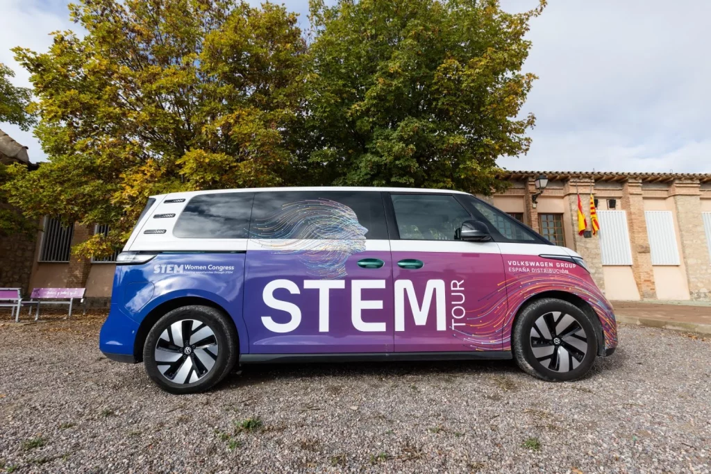 Este Volkswagen ID. Buzz abre las puertas de la ciencia a niños y niñas de entornos rurales 8 Motor16 Este Volkswagen ID. Buzz abre las puertas de la ciencia a niños y niñas de entornos rurales