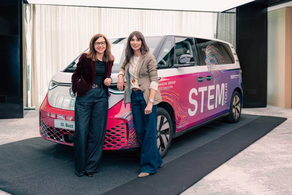 Este Volkswagen ID. Buzz abre las puertas de la ciencia a niños y niñas de entornos rurales 3 Motor16 Este Volkswagen ID. Buzz abre las puertas de la ciencia a niños y niñas de entornos rurales