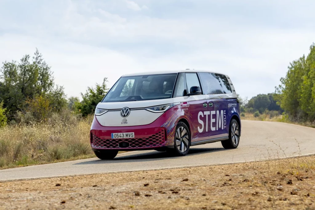 Este Volkswagen ID. Buzz abre las puertas de la ciencia a niños y niñas de entornos rurales 6 Motor16 Este Volkswagen ID. Buzz abre las puertas de la ciencia a niños y niñas de entornos rurales