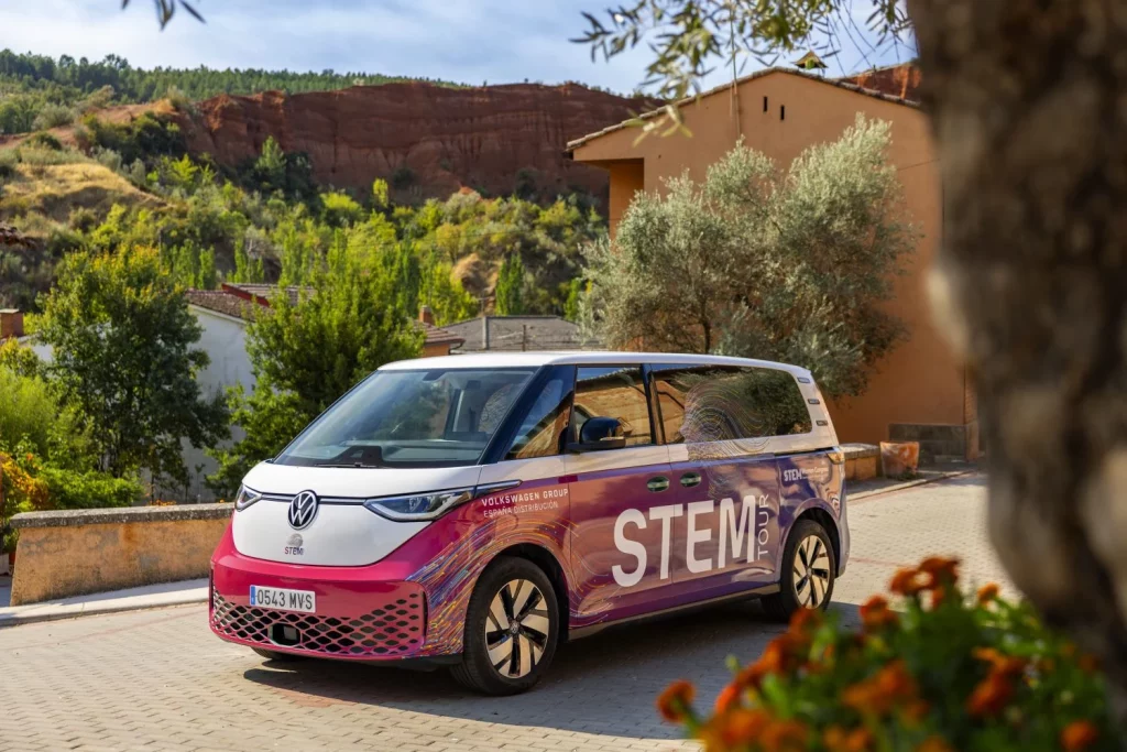 Este Volkswagen ID. Buzz abre las puertas de la ciencia a niños y niñas de entornos rurales 5 Motor16 Este Volkswagen ID. Buzz abre las puertas de la ciencia a niños y niñas de entornos rurales