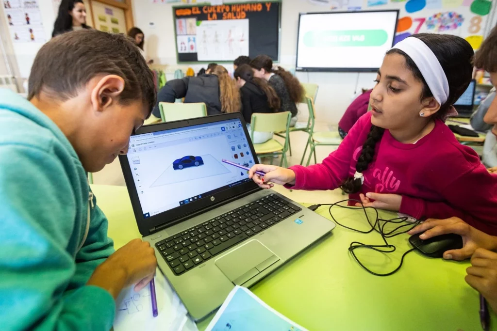 Este Volkswagen ID. Buzz abre las puertas de la ciencia a niños y niñas de entornos rurales 15 Motor16 Este Volkswagen ID. Buzz abre las puertas de la ciencia a niños y niñas de entornos rurales