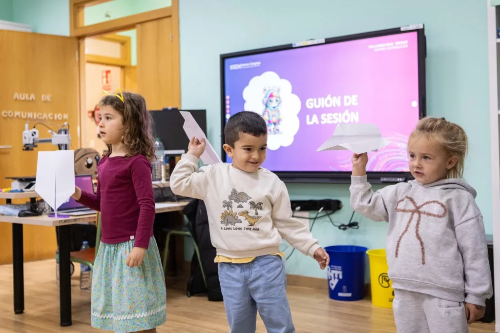Este Volkswagen ID. Buzz abre las puertas de la ciencia a niños y niñas de entornos rurales 13 Motor16 Este Volkswagen ID. Buzz abre las puertas de la ciencia a niños y niñas de entornos rurales