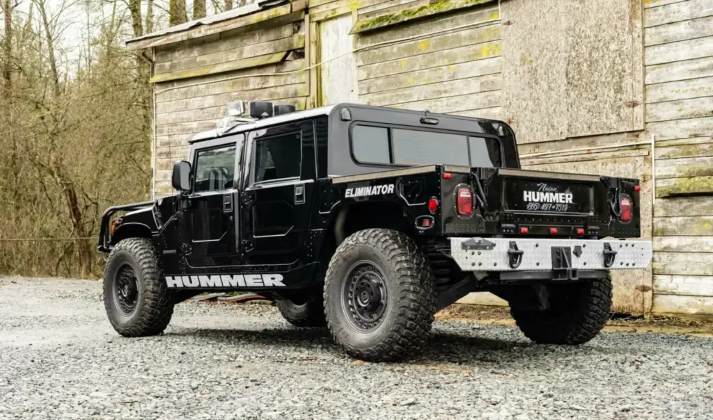 Este Hummer H1, el último coche que compró Tupac, sale a subasta una vez más 2 Motor16 1996 Hummer H1 Tupac. Imagen trasera.