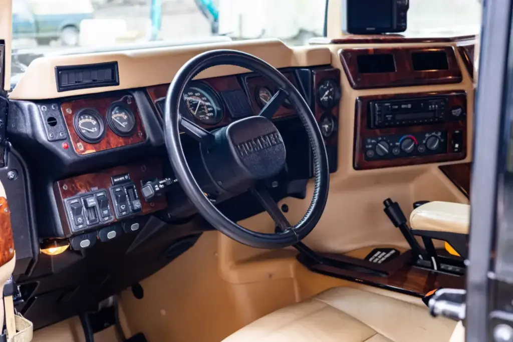 Este Hummer H1, el último coche que compró Tupac, sale a subasta una vez más 19 Motor16 1996 Tupac Hummer H1 Bonhams 19 Motor16