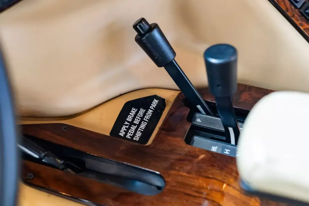 Este Hummer H1, el último coche que compró Tupac, sale a subasta una vez más 21 Motor16 1996 Tupac Hummer H1 Bonhams 21 Motor16