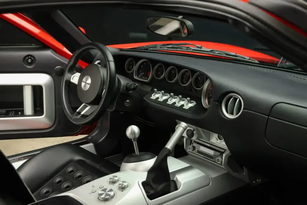 2005 Ford GT. Paul Walker. Imagen interior.