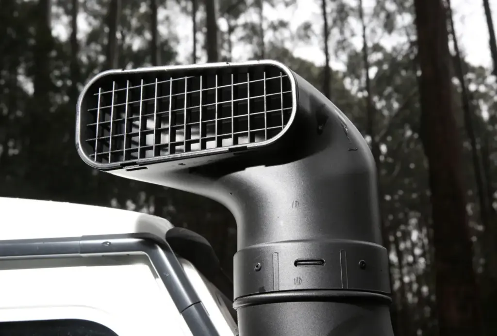 2016 chasis cab australia 1 Motor16