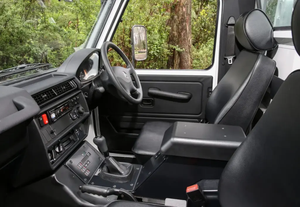 2016 chasis cab australia 4 Motor16