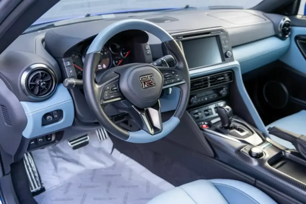 2024 Nissan GT-R Skyline Edition. Imagen interior.