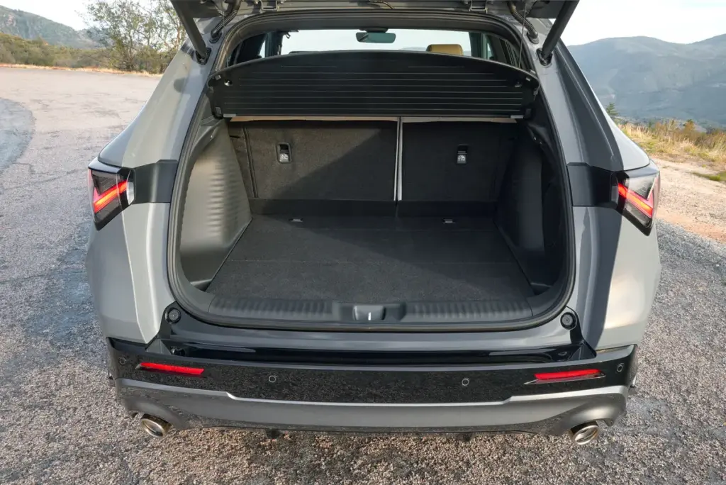 2026 Acura ADX 16 Motor16