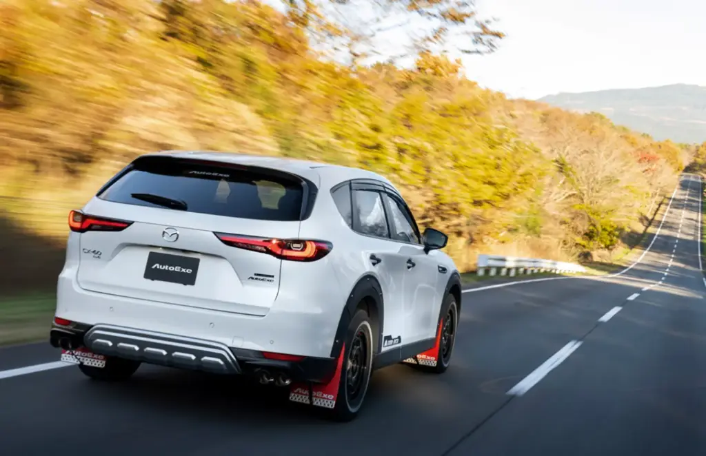 Los Mazda CX-60 y CX-80 se tiran al barro gracias a AutoExe 62 Motor16 2026 AutoExe Mazda CX-60 off-road. Imagen trasera.