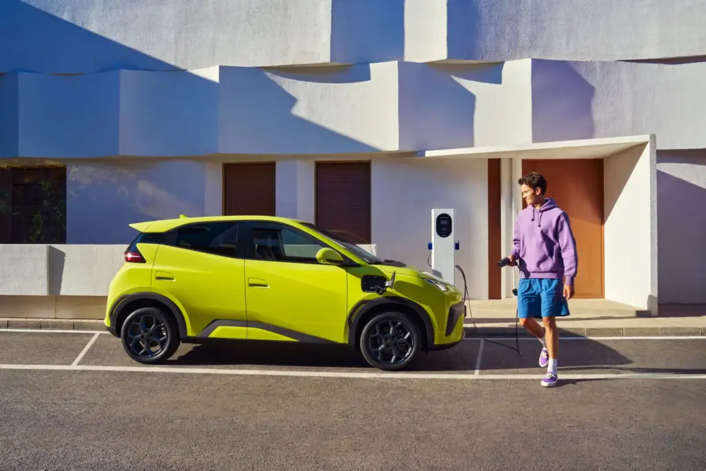 BYD y las 14 tecnologías que utiliza en sus vehículos para potenciar el confort y la seguridad 3 Motor16 2026 BYD tecnologías confort y seguridad. Imagen recarga.