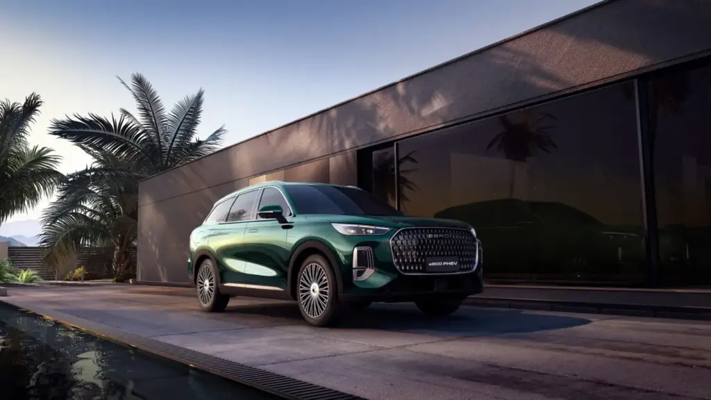 2026 EBRO s900 PHEV interiores 1 Motor16