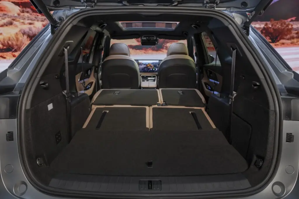 2026 EBRO s900. Confort. Imagen maletero.