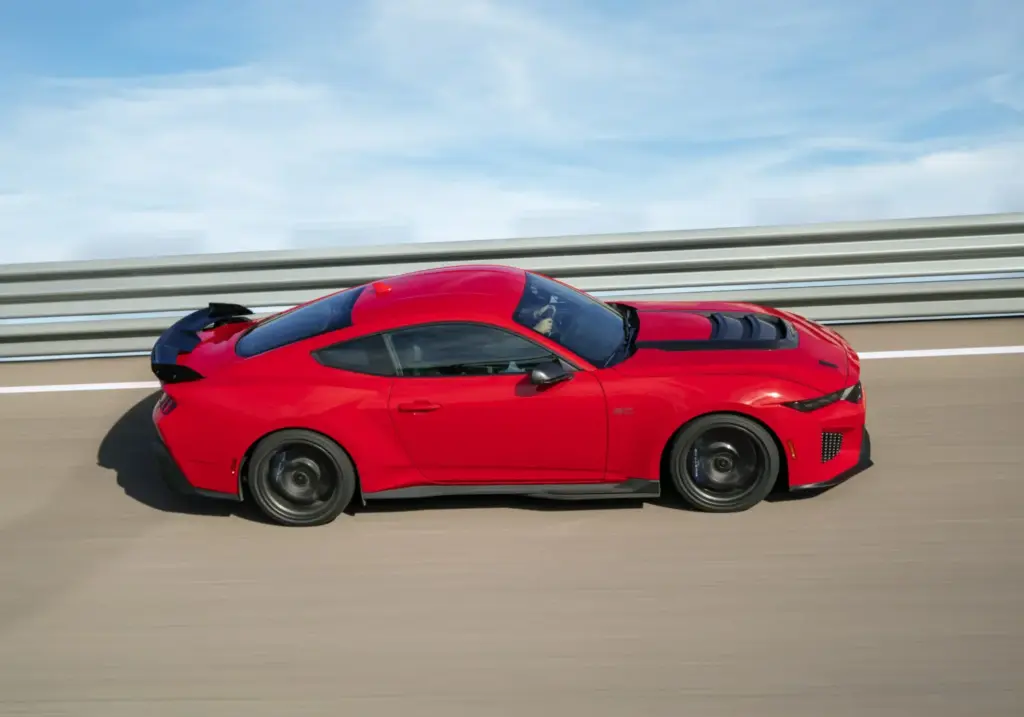 2026 Ford Mustang Dark Horse SC 10 Motor16