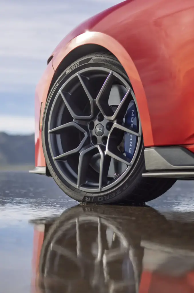 2026 Ford Mustang Dark Horse SC 14 Motor16