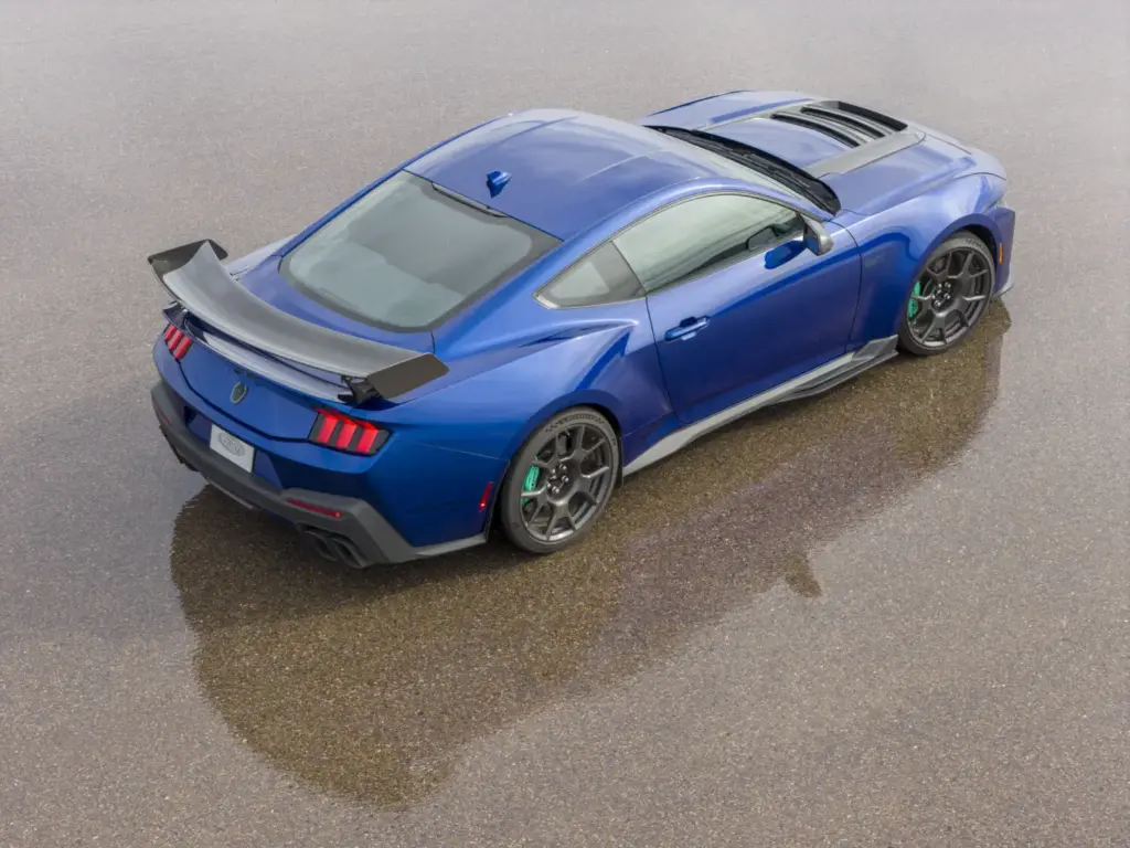 2026 Ford Mustang Dark Horse SC. Imagen trasera.