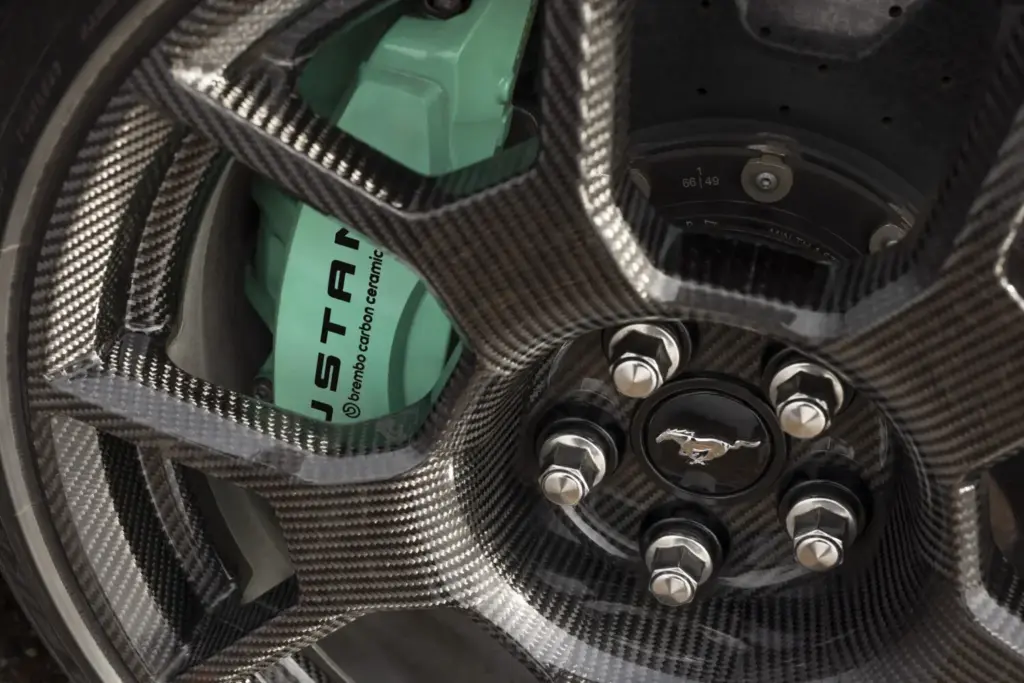 2026 Ford Mustang Dark Horse SC. Imagen llanta.