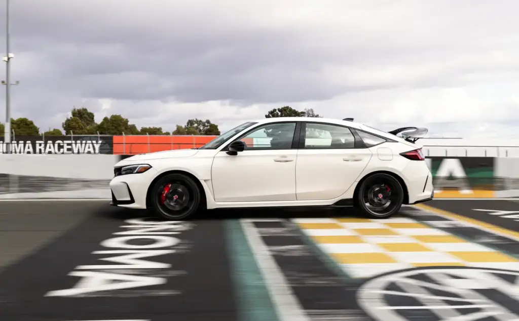 2026 Honda Civic Type R USA 17 Motor16
