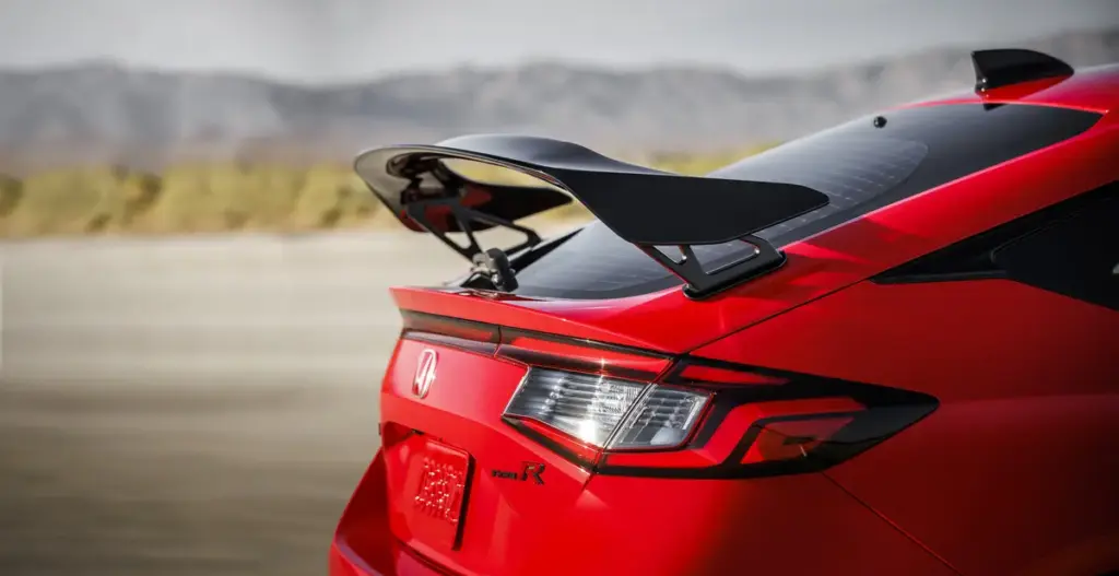 2026 Honda Civic Type R. USA. Imagen alerón.