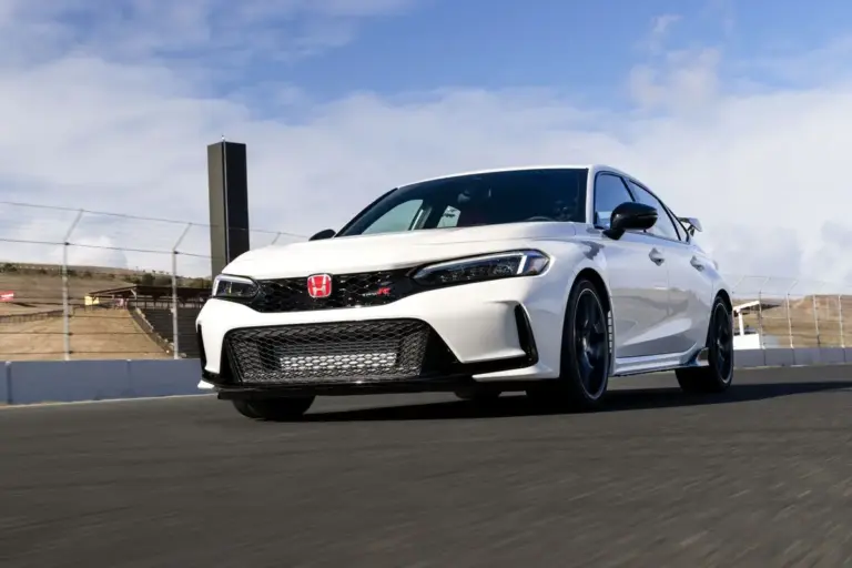 Honda conserva con vida su Civic Type R una temporada más. Pero no te vengas arriba