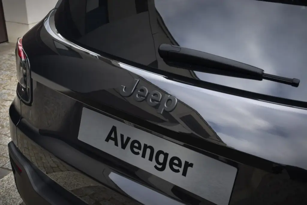 2026 Jeep Avenger Black Edition 14 Motor16