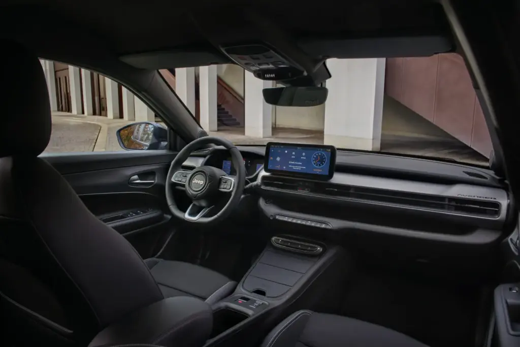 2026 Jeep Avenger Black Edition 15 Motor16