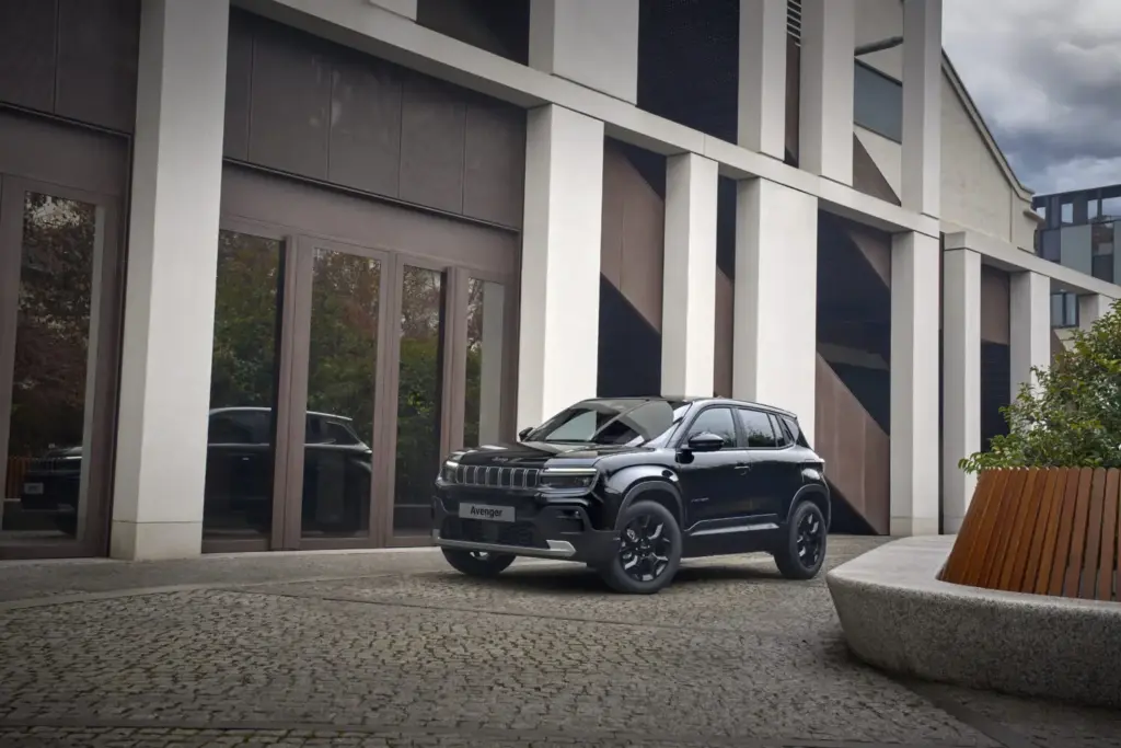 2026 Jeep Avenger Black Edition 4 Motor16