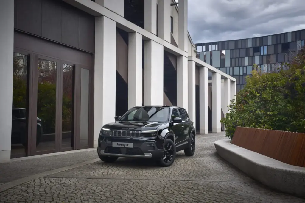 2026 Jeep Avenger Black Edition 5 Motor16