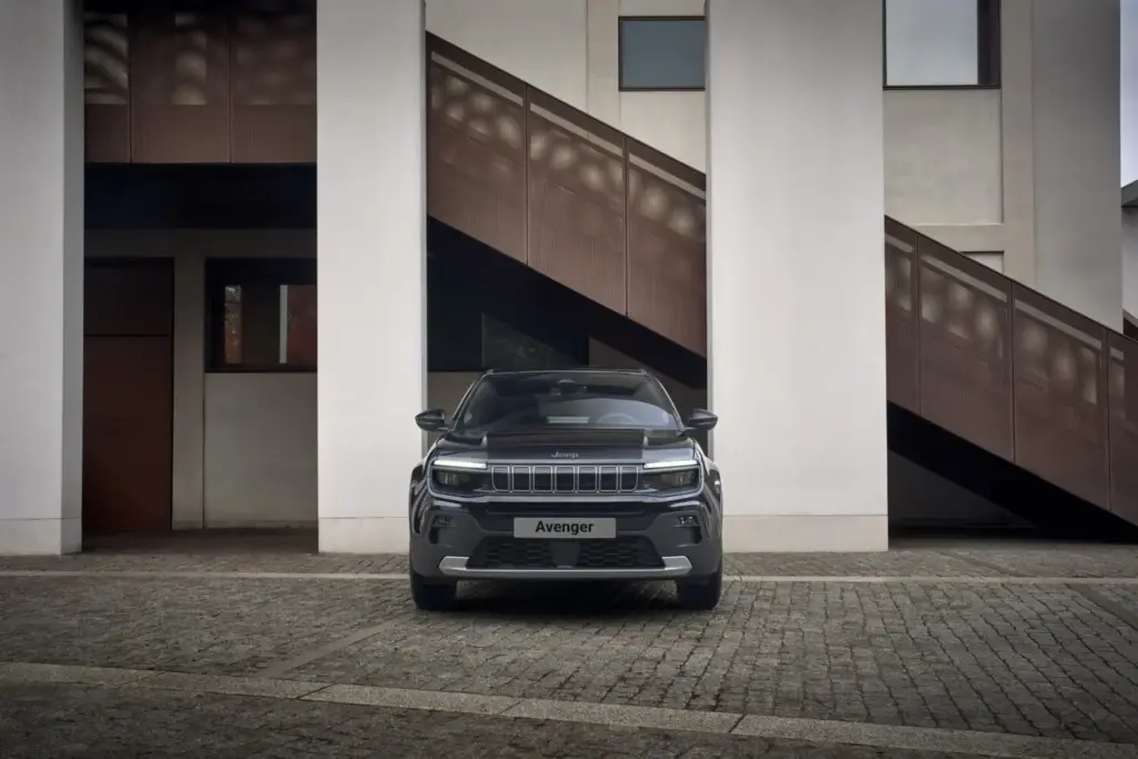 2026 Jeep Avenger Black Edition 7 Motor16