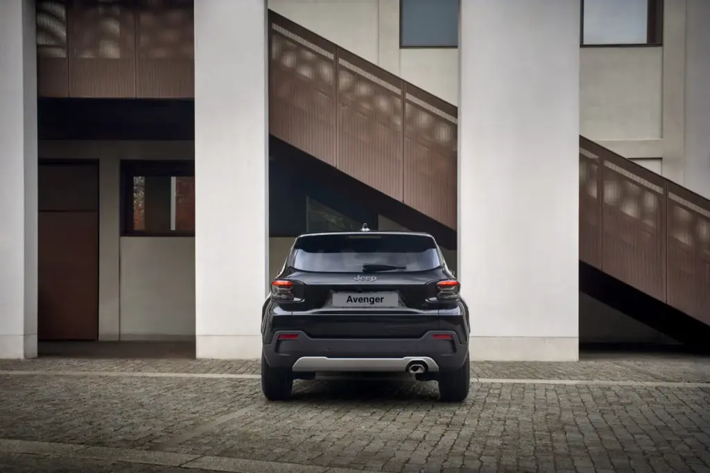 2026 Jeep Avenger Black Edition 8 Motor16