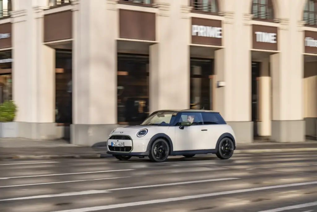 2026 MINI Cooper E Paul Smith 10 Motor16