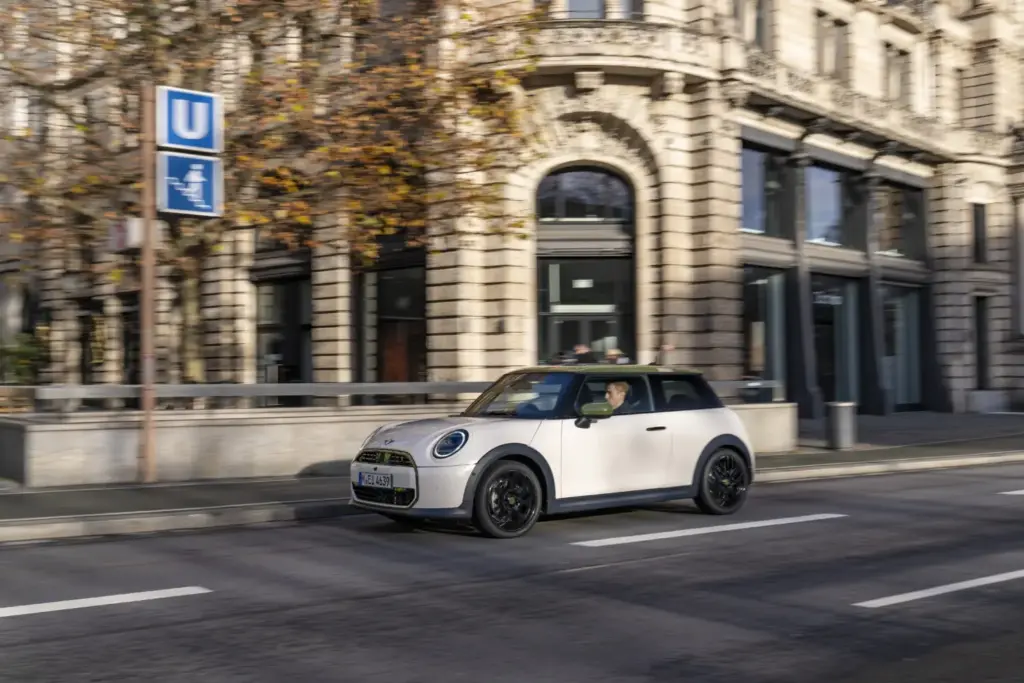 2026 MINI Cooper E Paul Smith 13 Motor16