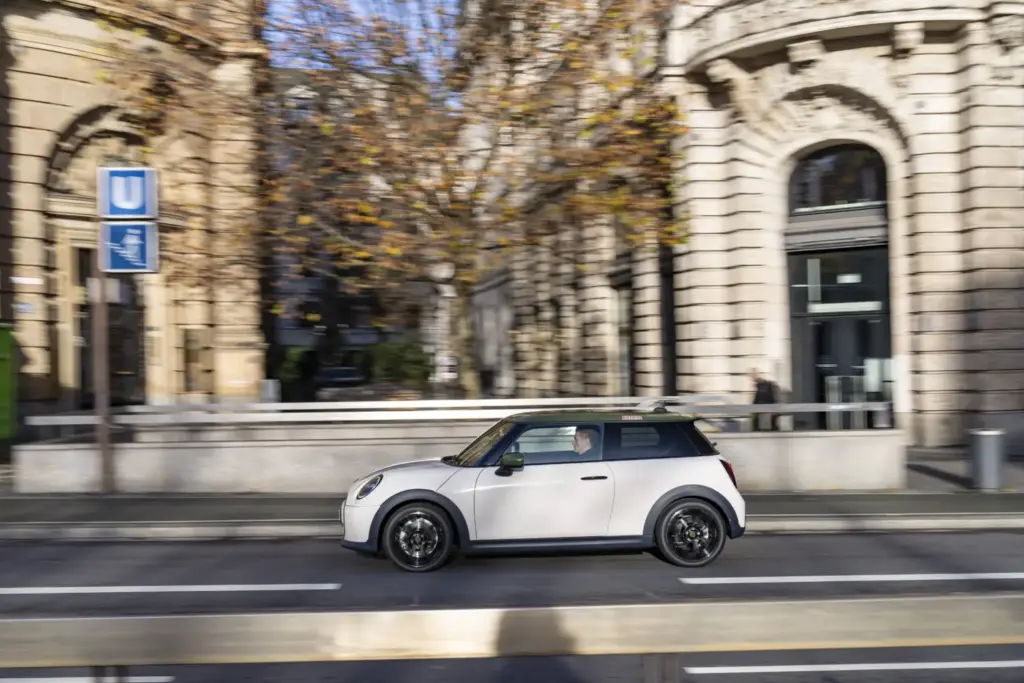 2026 MINI Cooper E Paul Smith 15 Motor16