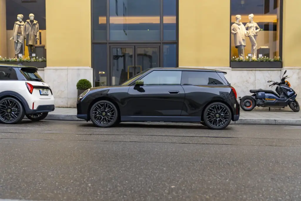 2026 MINI Cooper E Paul Smith 23 Motor16