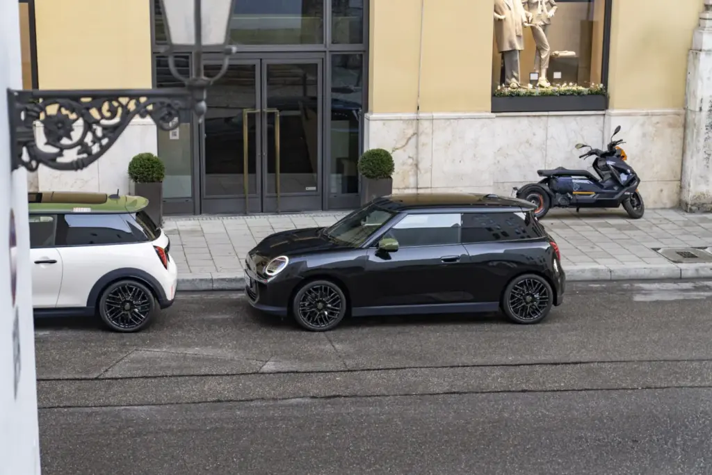 2026 MINI Cooper E Paul Smith 24 Motor16