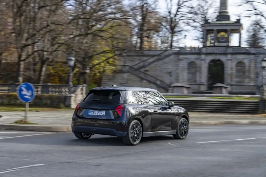 2026 MINI Cooper E Paul Smith 25 Motor16