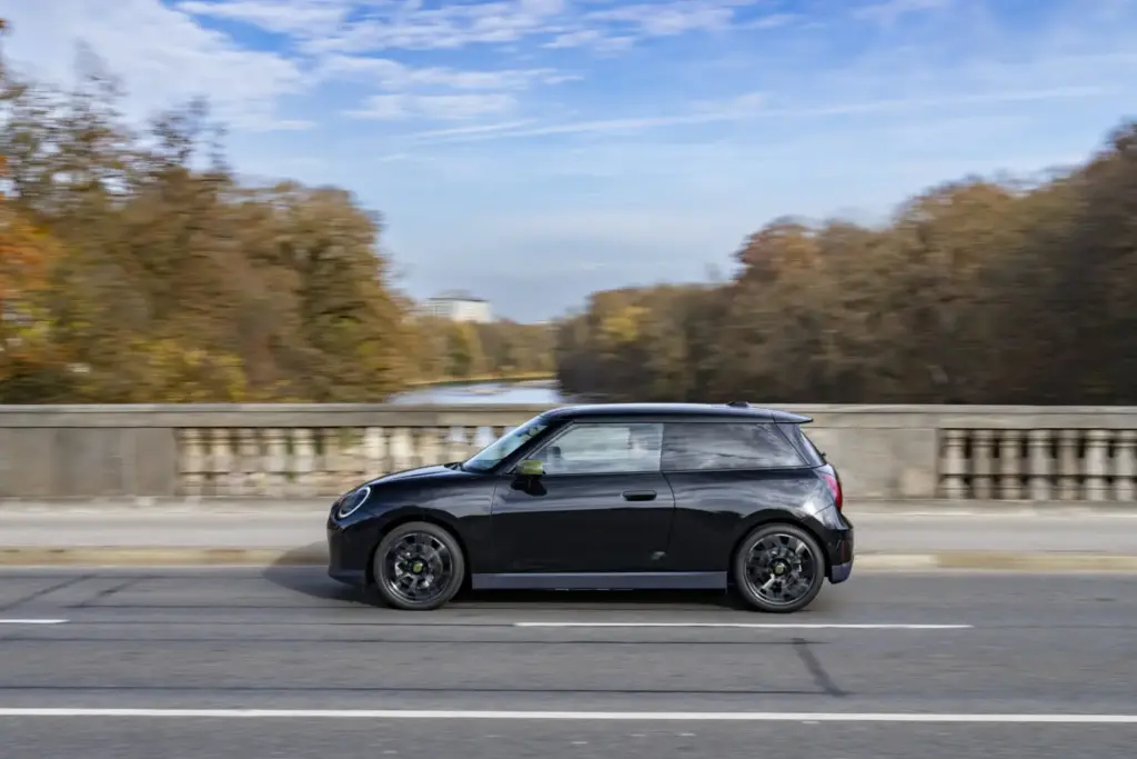 2026 MINI Cooper E Paul Smith 26 Motor16