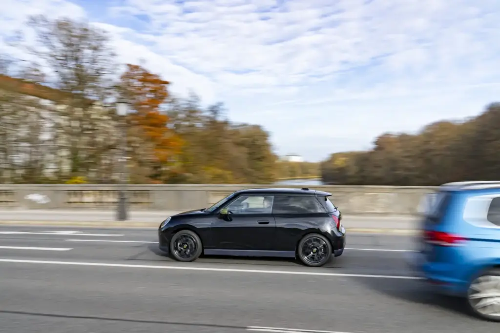 2026 MINI Cooper E Paul Smith 27 Motor16