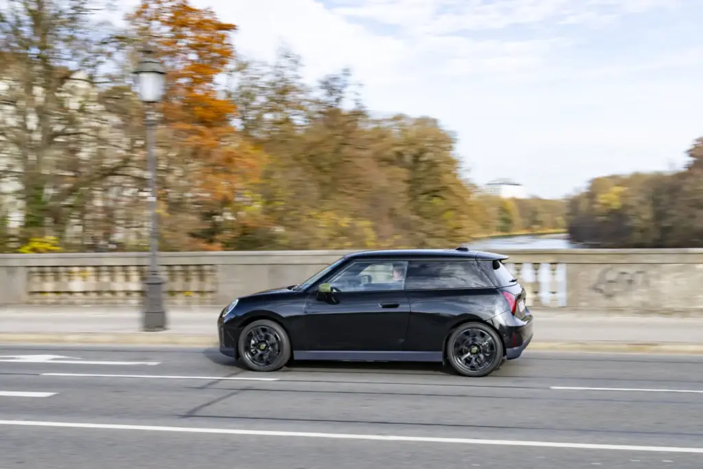 2026 MINI Cooper E Paul Smith 28 Motor16