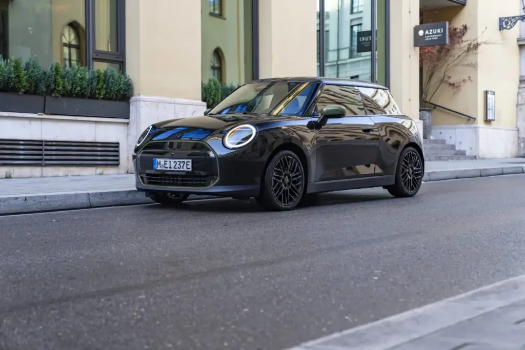 2026 MINI Cooper E Paul Smith 29 Motor16