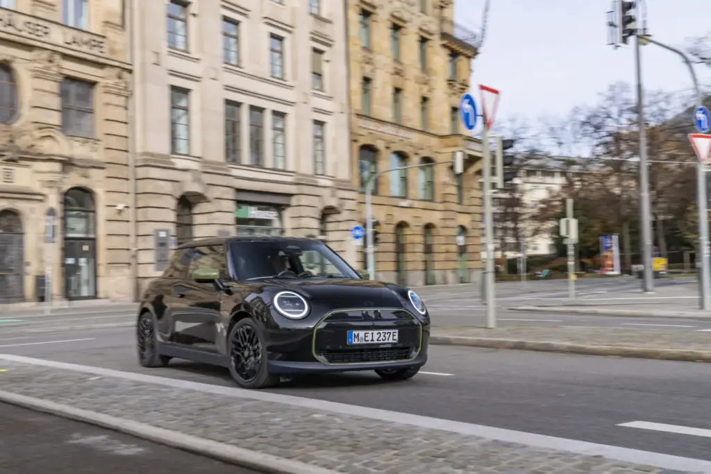 2026 MINI Cooper E Paul Smith 32 Motor16