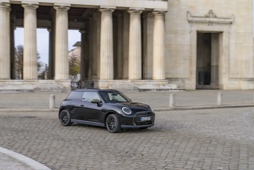 2026 MINI Cooper E Paul Smith 34 Motor16