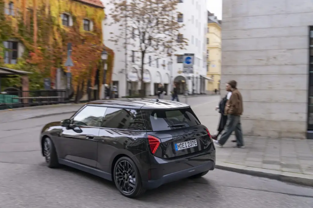 2026 MINI Cooper E Paul Smith 36 Motor16