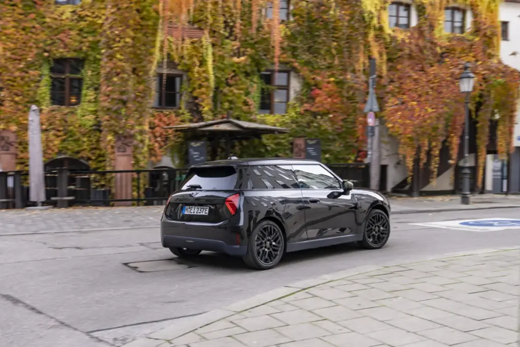 2026 MINI Cooper E Paul Smith 39 Motor16