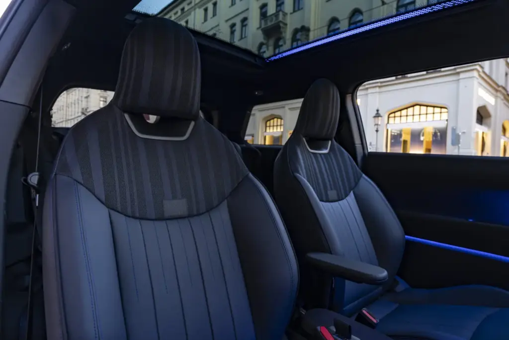 2026 MINI Cooper E Paul Smith 44 Motor16