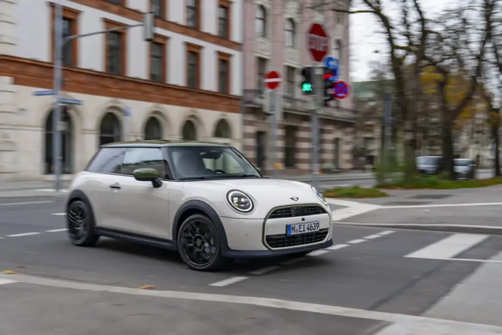 2026 MINI Cooper E Paul Smith 7 Motor16