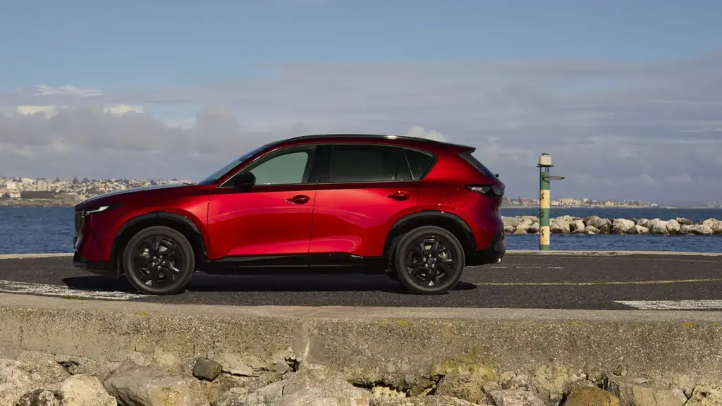 El nuevo Mazda CX-5 llega a EE.UU., donde es más potente y cuesta 10.000 euros menos 9 Motor16 2026 Mazda CX 5 USA 8 Motor16
