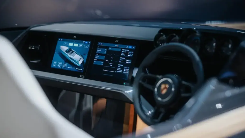 2026 Porsche Macan Turbo Frauscher 15 Motor16